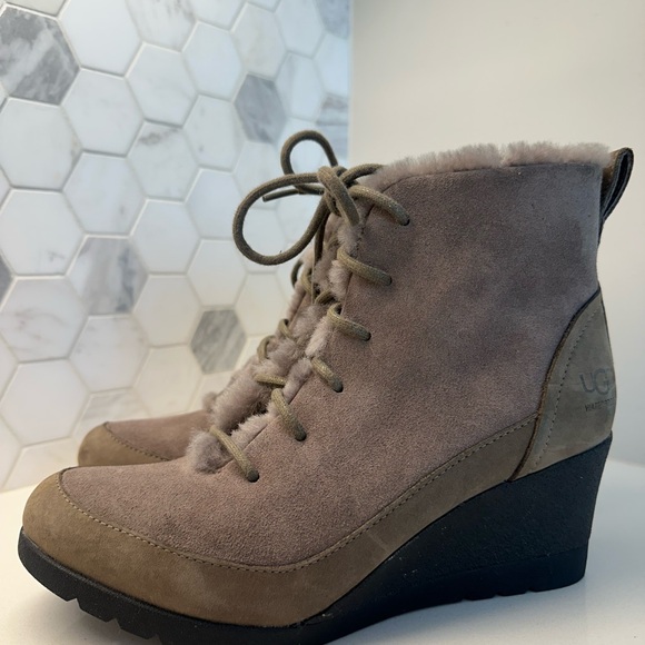 UGG Bridgit Womens 6.5 Wedge Boots Waterproof Suede Leather Sheepskin Lined Grey - Picture 2 of 12